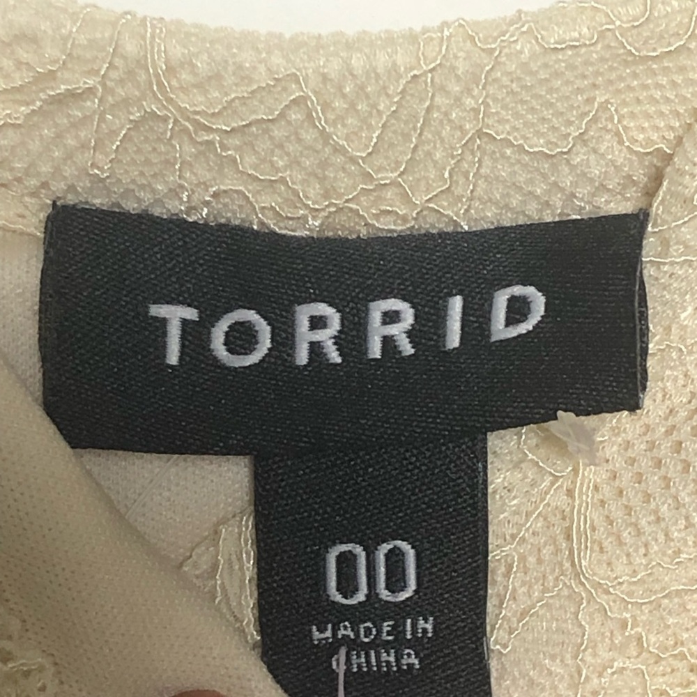 TORRID V-Cut Lace Dress (00, M/L) - Picture 7 of 10